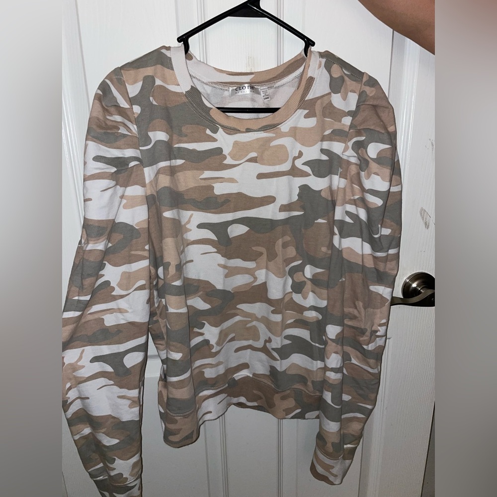 Camo ruffled sweatshirt